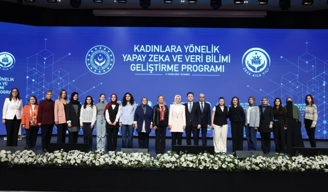 Bakan Göktaş: Kadınlar yapay zekâya dahil oldukça teknoloji daha adil olacak