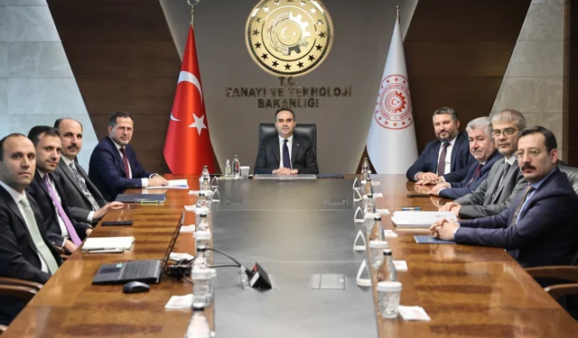 Konya heyeti Sanayi ve Teknoloji Bakanı Mehmet Fatih Kacır’ı ziyaret etti